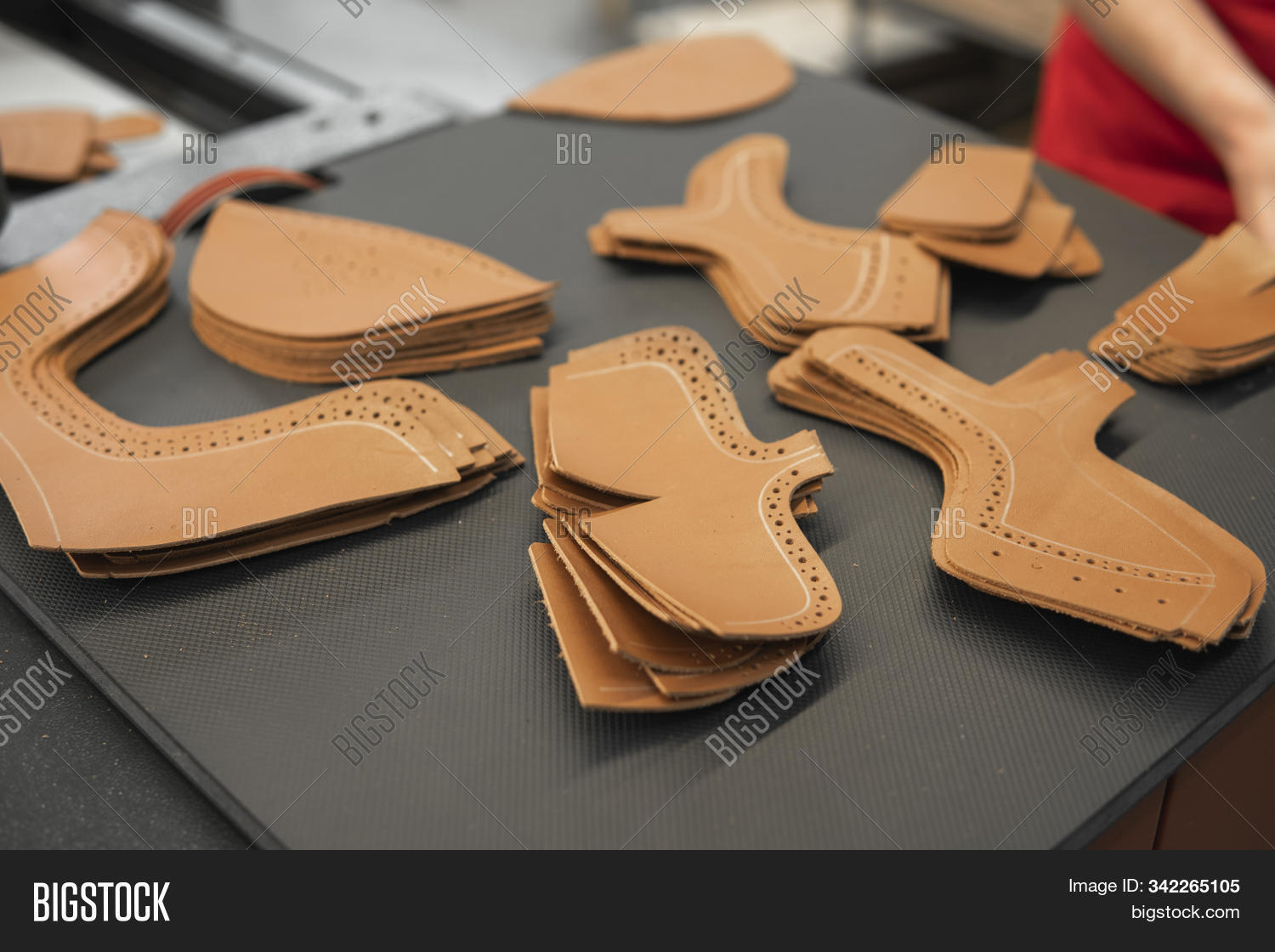 Обработка кожи. Как придать форму коже. Пресс форма для формовки кожи. Как придать форму коже. Форма для формовки кожи.