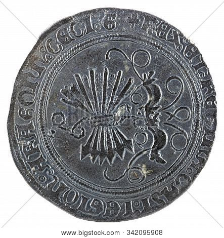 Ancient Spanish Silver Coin Of The Kings Fernando E Isabel. Catholic Kings. Coined In Toledo. Real. 