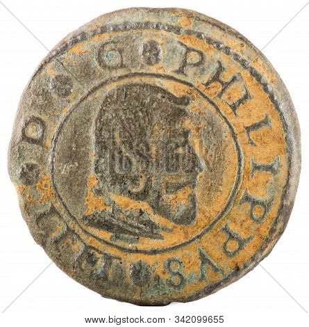 Ancient Spanish Copper Coin Of King Felipe Iv. 1664. Coined In Madrid. 16 Maravedis. Obverse.