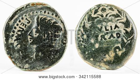 Ancient Roman Bronze Coin Of Augustus Ae25 From Hispania. Ivlia Trad. Iulia Traducta.