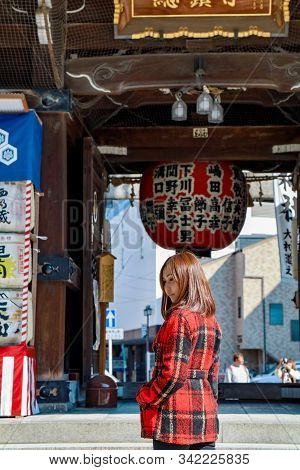 Kushida Shrine, Hakata, Fukuoka, Japan - November 2019 : Girl In Red Suit In Front Of Kushida Shrine