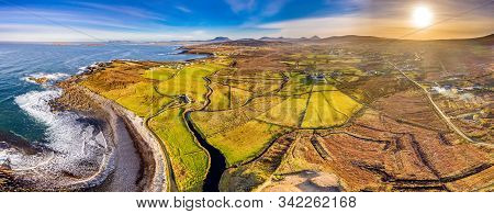 The Coastline Between Meenlaragh And Brinlack : Tra Na Gcloch In County Donegal - Ireland