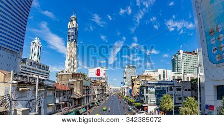 Bangkok, Thailand - November 29 2019: Pratunam Shopping Market Area In Bangkok.