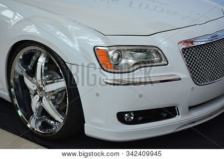 Chrysler Lincoln At Manila Auto Salon