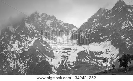 Panoramic View Of A Mountain With A Glacier In Sonmarg, Kashmir