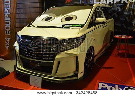 Pasay, Ph - Nov. 16: 2016 Toyota Alphard At Manila Auto Salon On November 16, 2019 In Smx Convention