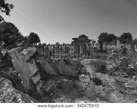 Old Village Cemetery