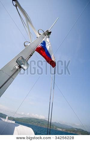 Rusland flag på masten udvikler et skib.