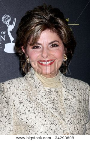 LOS ANGELES - 23 de JUN: Gloria Allred llega en el 2012 Daytime Emmy Awards en el Beverly Hilton Hotel