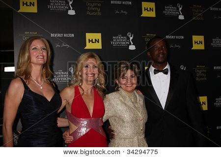 LOS ANGELES - 23 de JUN: Gloria Allred, los huéspedes llega en el 2012 Daytime Emmy Awards en Beverly Hilt
