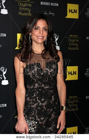 LOS ANGELES - Haziran 23: 2012 gündüz Emmy Ödülleri'nde Beverly Hilton Ho Bethenny Frankel gelir