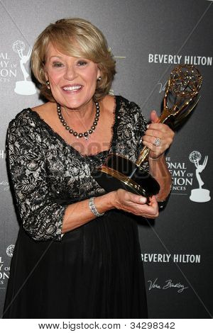 Los Angeles 23.Jun: Richter Mary Ann Gunn im Presseraum der 2012 tageszeiten Emmy Auszeichnungen bei Beve