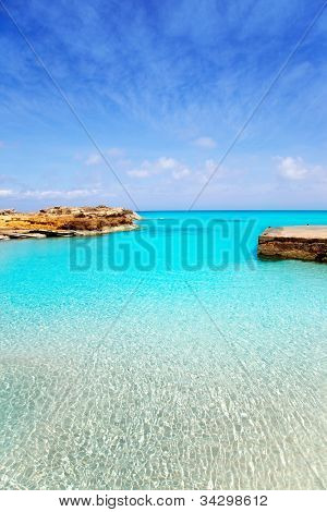 Porto de Agusti es Calo de San em Formentera ilha das Baleares Mediterrâneo