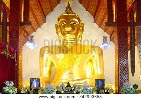 Phayao, Thailand  - 21 December, 2019 : Phrachao Ton Luang Big Buddha Statue In Temple Of Wat Si Kho