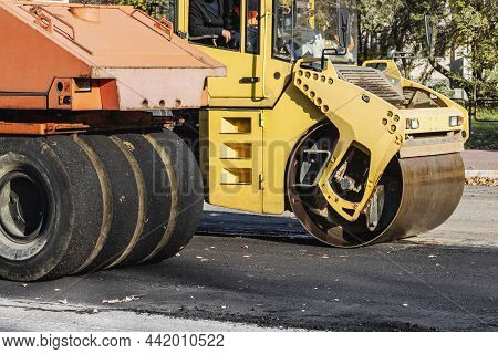 Heavy Duty Vibratory Road Roller For Asphalt Concrete Works And Road Repairs. Heavy Machinery When R