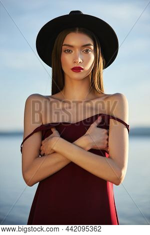 Portrait Of A Beautiful Woman With Long Hair In A Big Round Black Hat. Beauty Skin Face, Bare Should