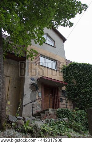 Kaliningrad, Russia - July 31 2019: Exterior View Of An Old Residential Building In Amalienau Distri