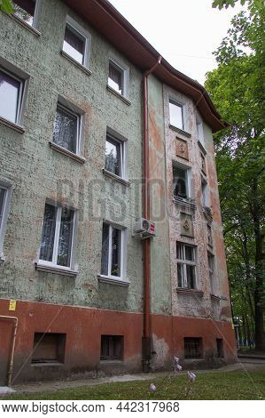 Kaliningrad, Russia - July 31 2019: Exterior View Of An Old Residential Building In Amalienau Distri