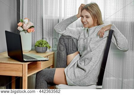 Online Dating And Communication On Internet For An Unmarried Young Caucasian Woman.