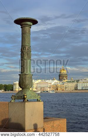 Saint Petersburg / Russia-09.03.2020: Column On The University Embankment. Facades Of Houses On The 