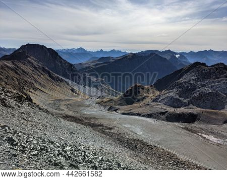 Early Morning View From Parsenn Weissfluhjoch Over Sea Of Mist With Blue Sky, Good Day For Hiking In