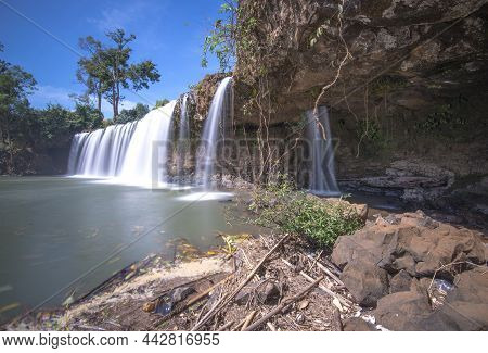 Time: Sunday Morning, December 12, 2021. Location: Binh Phuoc Province. Landscape Photo: Dac Mai Wat