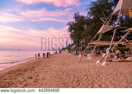 Na Jomtien Beach Pattaya Thailand December 2021, White Tropical Beach During Sunset In Pattaya Najom