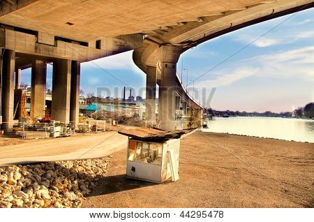 Onder de brug