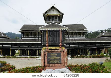 Seri Menanti Royal Museum (Muzium Diraja Seri Menanti)