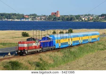 Landschaft mit dem Personenzug