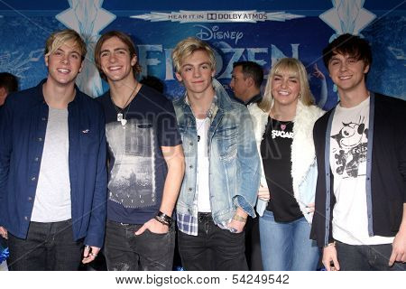 LOS ANGELES - NOV 19:  R5, including Ross Lynch at the 