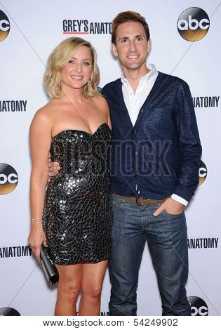 LOS ANGELES - SEP 28:  Jessica Capshaw & Christopher Gavigan arrives to 