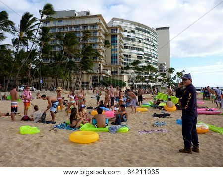 Honolulu Police Officer Calls For Backup As He Inspects Beach Party Of Young People With Water Float