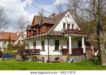 Made Of Brick And Wood Villa In Zakopane