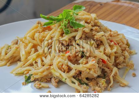 Fried squid with peppers, basil