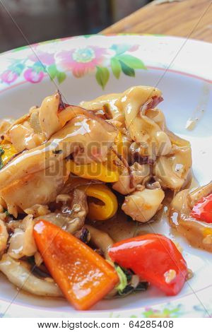 Fried squid with peppers, basil
