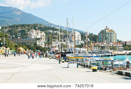 Tourists On Lenin Embankment In Yalta In September