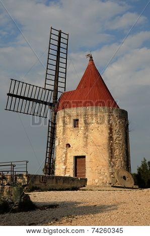 Historical  Windmill Of Alphonse Daudet  In Font Vieille