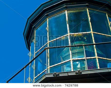 Cupola di vetro del faro Cape Meares sulla costa dell'Oregon