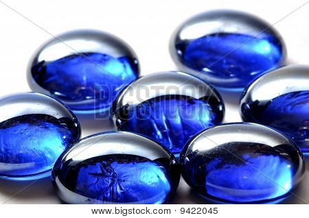 Pietre di vetro astratto bianco e blu
