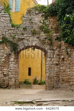Gamla gate Porec, Kroatien