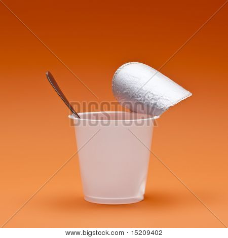 Obraz pěkný jogurtu poháru