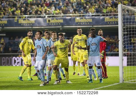 VILLARREAL, SPAIN - OCTOBER 16th: Various players during La Liga soccer match between Villarreal CF and R.C. Celta de Vigo at El Madrigal Stadium on October 16, 2016 in Villarreal, Spain