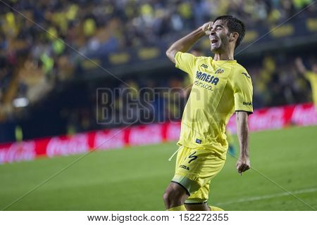 VILLARREAL, SPAIN - OCTOBER 16th: Villarreal team celebrate a goal during La Liga soccer match between Villarreal and Celta de Vigo at El Madrigal Stadium on October 16, 2016 in Villarreal, Spain