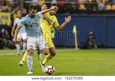 VILLARREAL, SPAIN - OCTOBER 16th: Jonny with ball and Mario during La Liga soccer match between Villarreal CF and R.C. Celta de Vigo at El Madrigal Stadium on October 16, 2016 in Villarreal, Spain