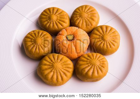 indian sweet pera or pedha,  indian sweet burfi in a plate, diwali sweet food