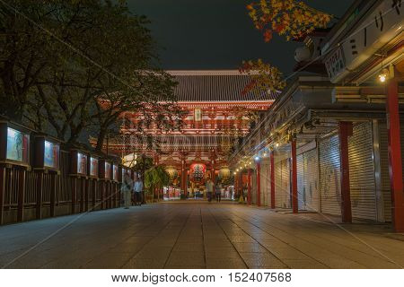 SENSOJI TEMPLE, JAPAN - OCTOBER 11 ,2016 :: The Kaminarimon (Thunder Gate), the gate of Sensoji Temple and the symbol of Asakusa at Night , Tokyo, Japan. October 11 2016
