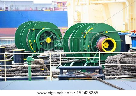 Mooring Winch With Hawser