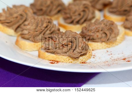 Bread and pate paste of meat sprinkled with pepper. A light snack before the meal. Ffood is simple and fast.