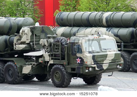 มอสโก - 6 พฤษภาคม: S 400 Triumf ชุดซ้อมพาเหรดทหารบนฉลองครบรอบของชัยชนะใน G